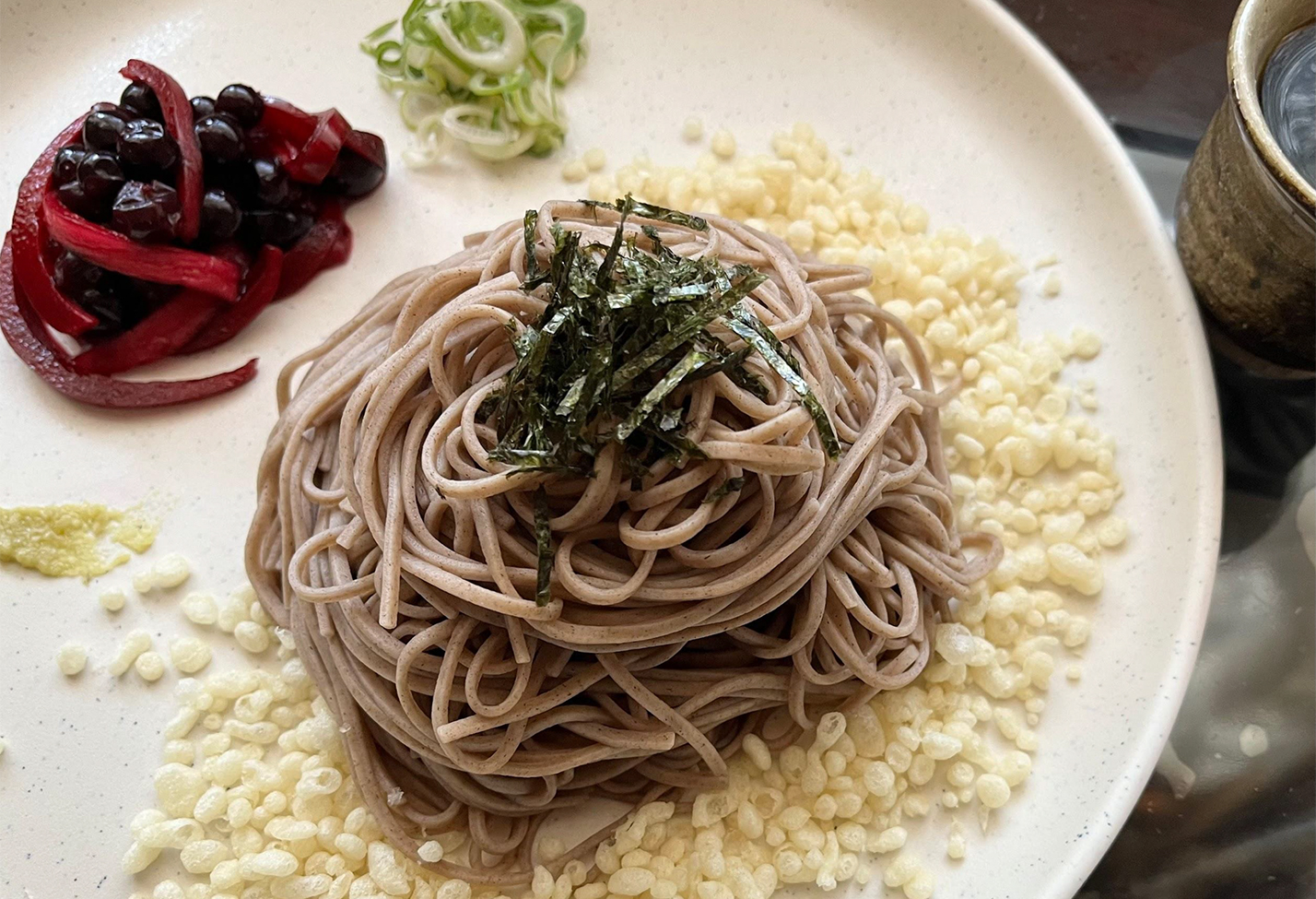 ブラックカラントと赤玉ねぎのピクルス